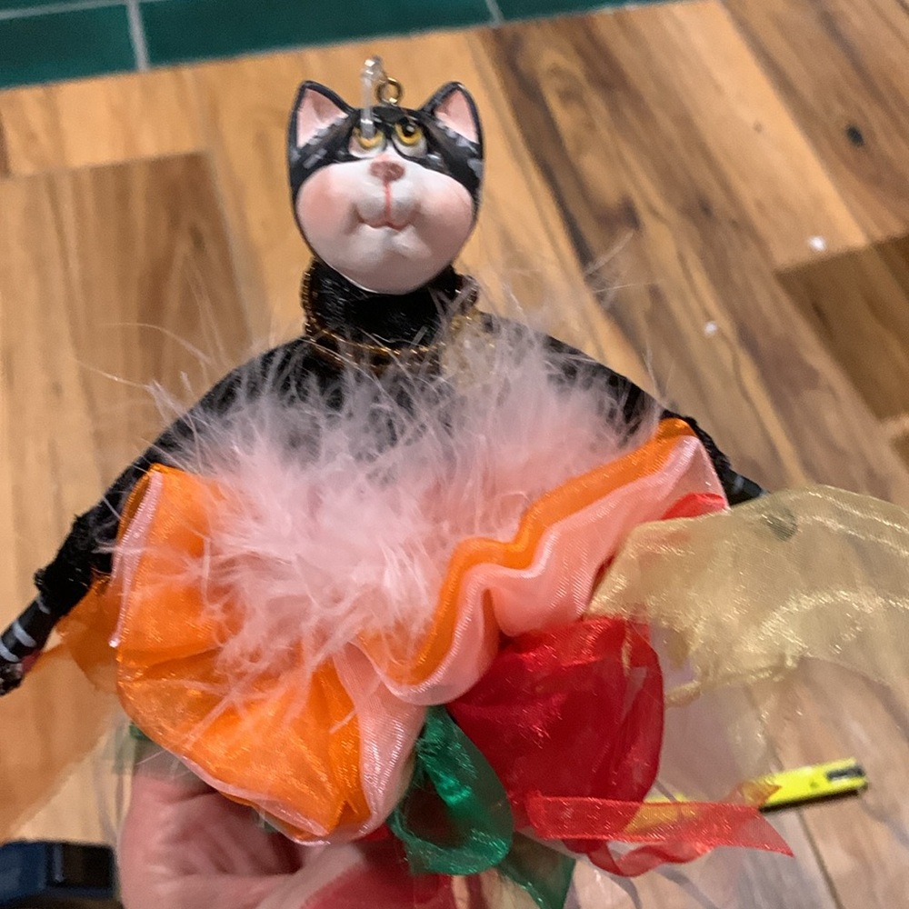 NWOT Dillards 10” tall whimsical cat ballerina Christmas ornament - Picture 7 of 7